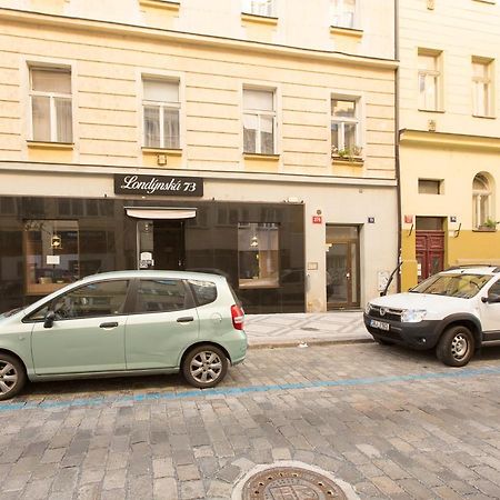 Premier Apartments Near The Museum Prága Kültér fotó